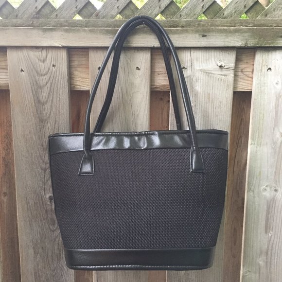 NWOT black woven handbag with beading - Picture 4 of 8